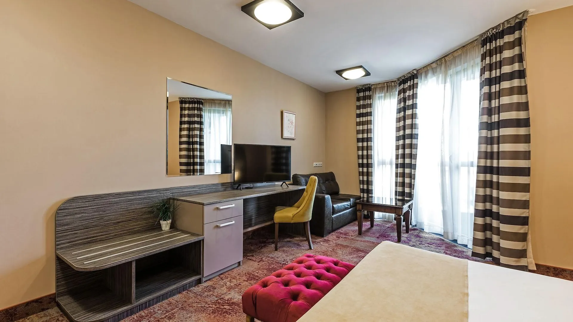 Plaza Hotel Plovdiv - Free Parking