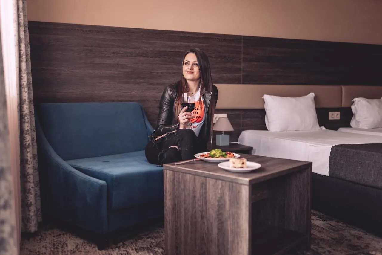 Plaza Hotel Plovdiv - Free Parking 3*,