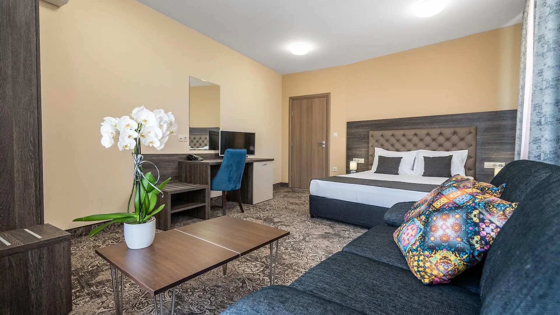 Plaza Hotel Plovdiv - Free Parking