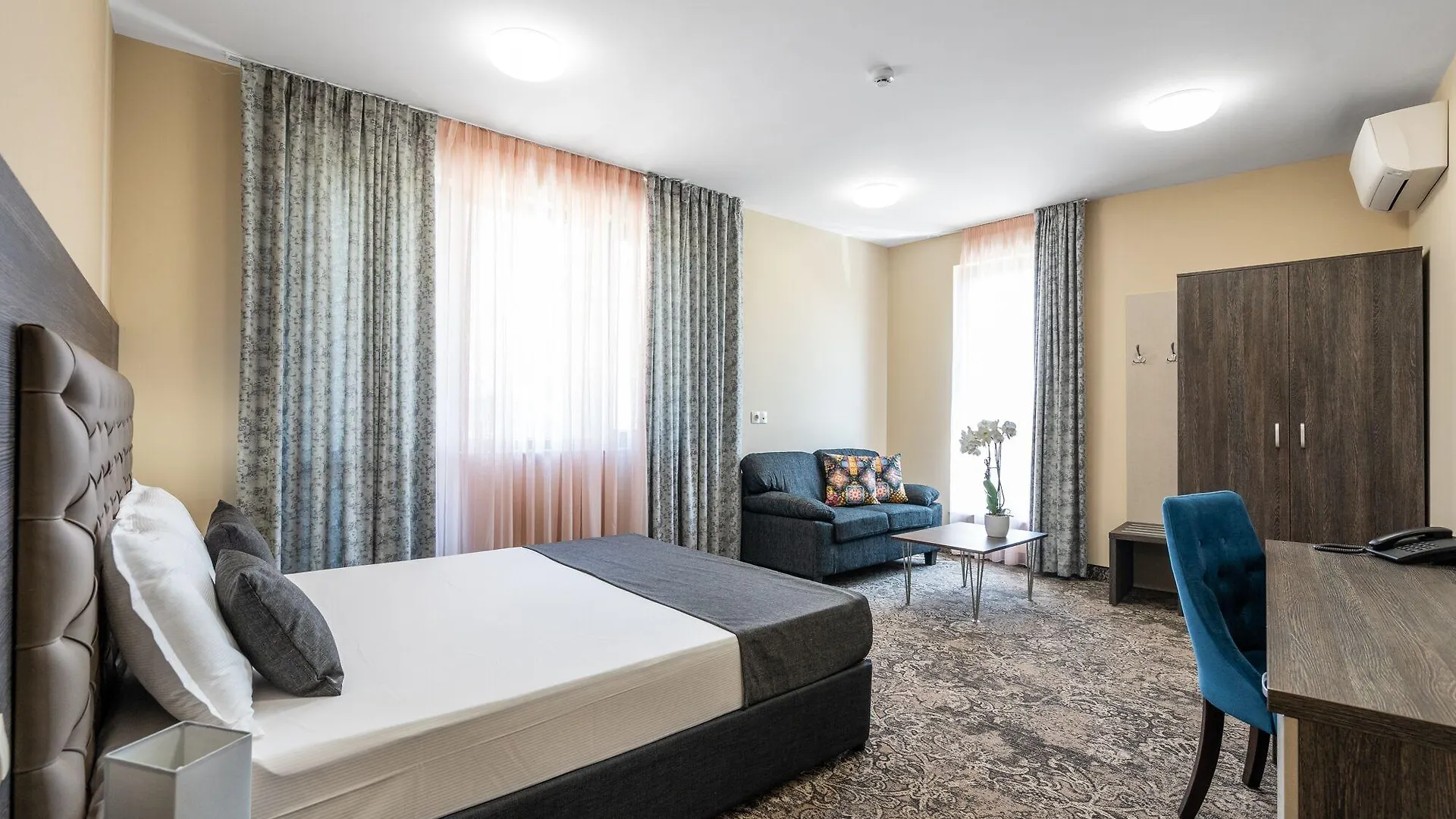 Plaza Hotel Plovdiv - Free Parking