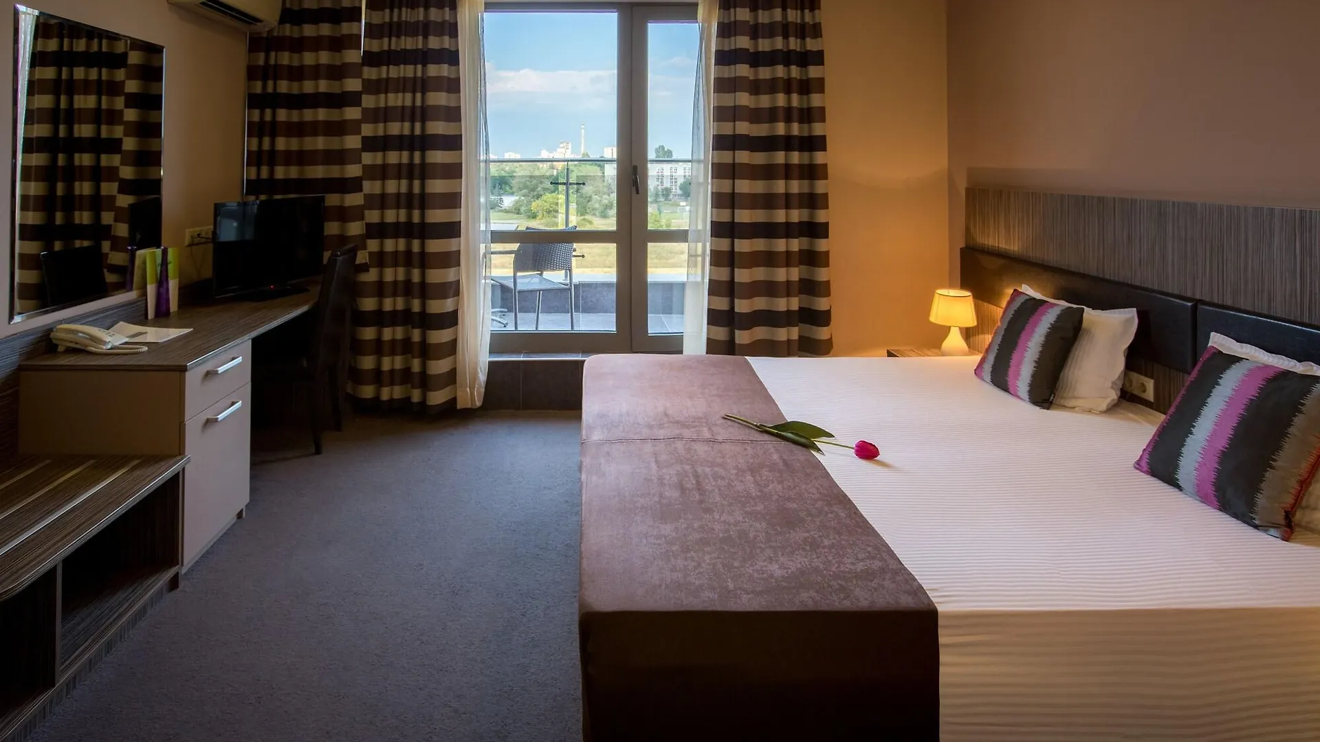 Plaza Hotel Plovdiv - Free Parking