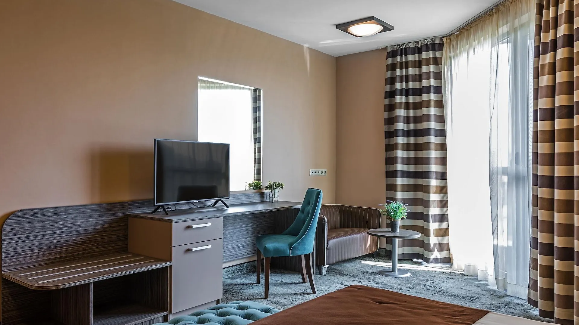 Plaza Hotel Plovdiv - Free Parking