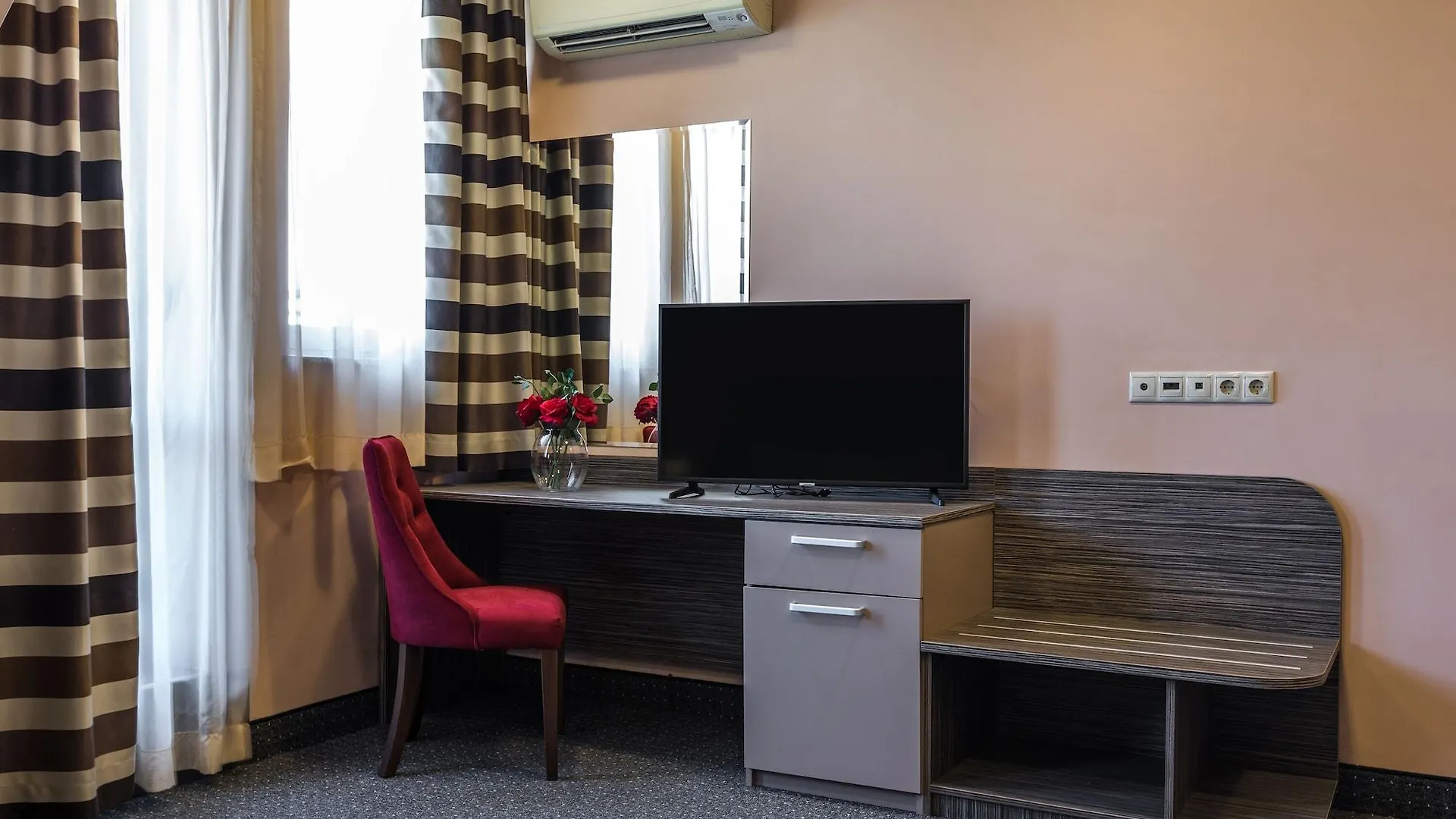 Plaza Hotel Plovdiv - Free Parking