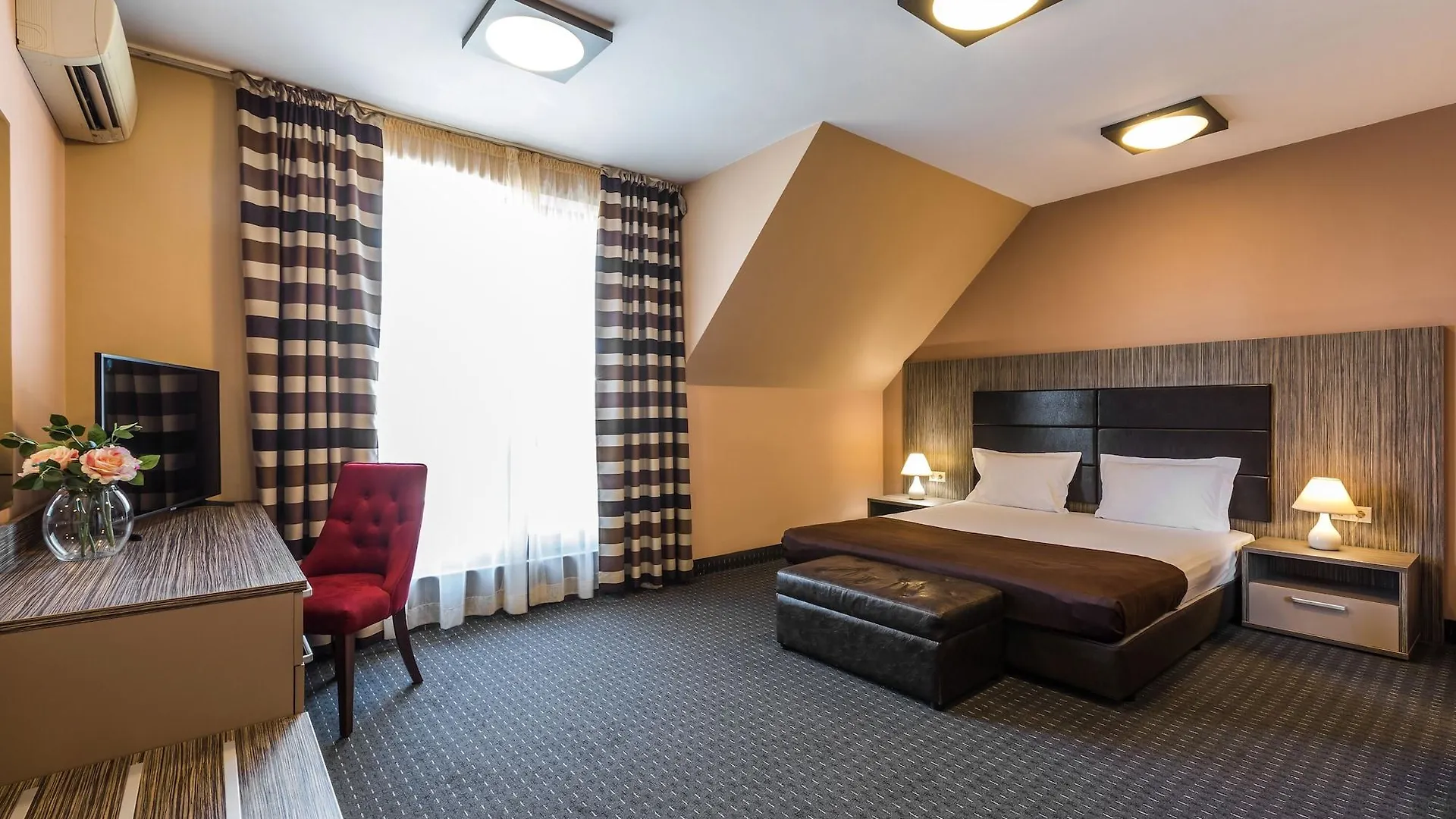 Plaza Hotel Plovdiv - Free Parking