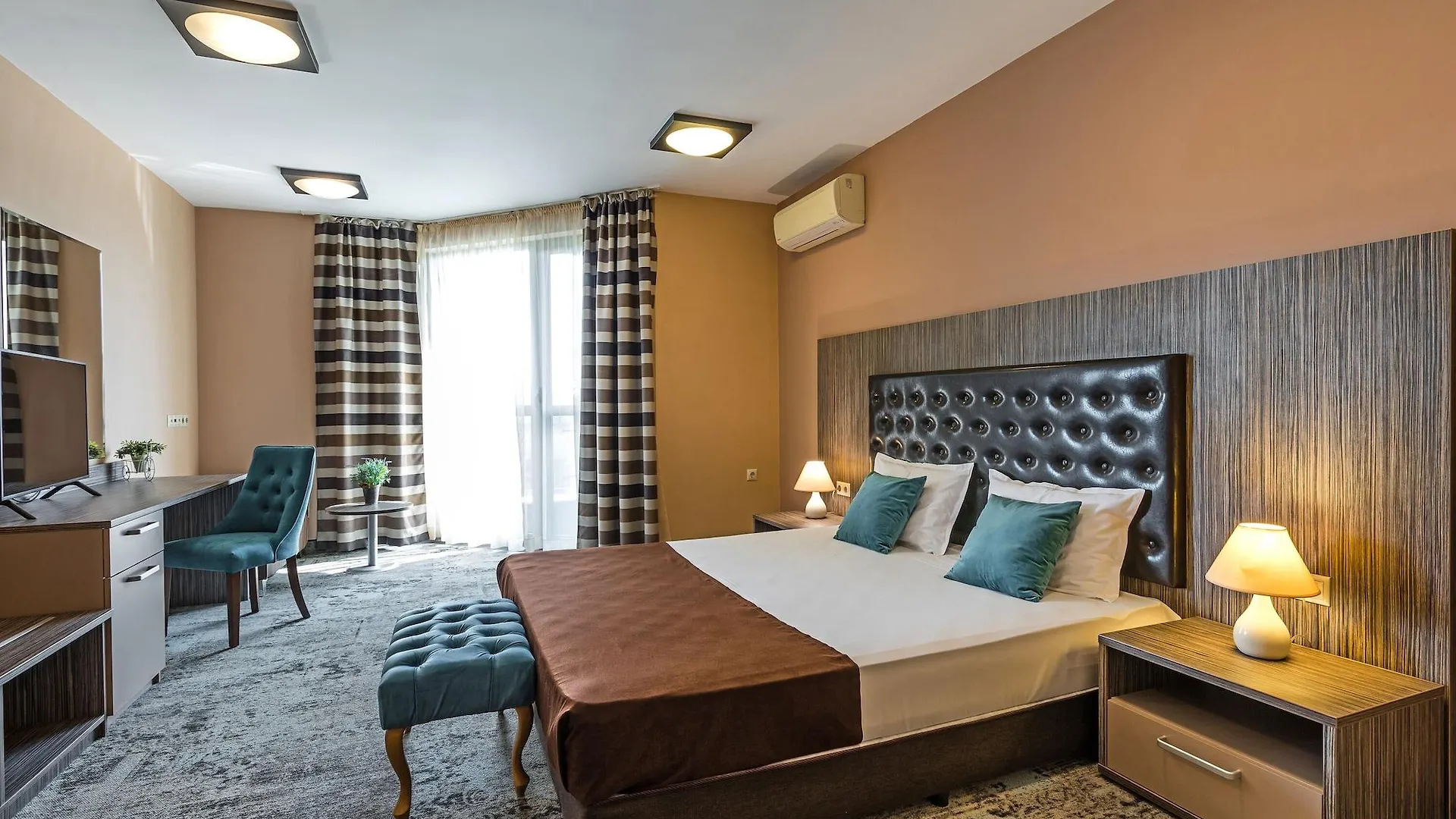 Plaza Hotel Plovdiv - Free Parking