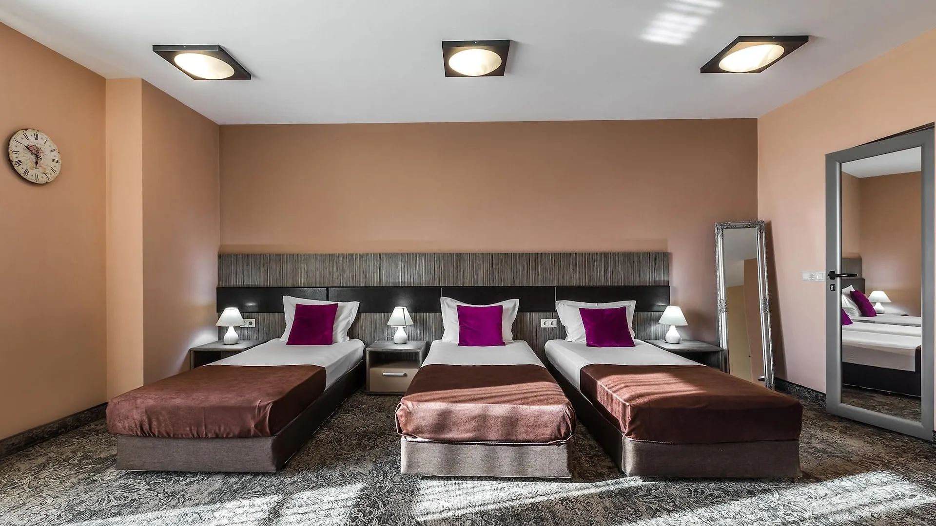 Plaza Hotel Plovdiv - Free Parking