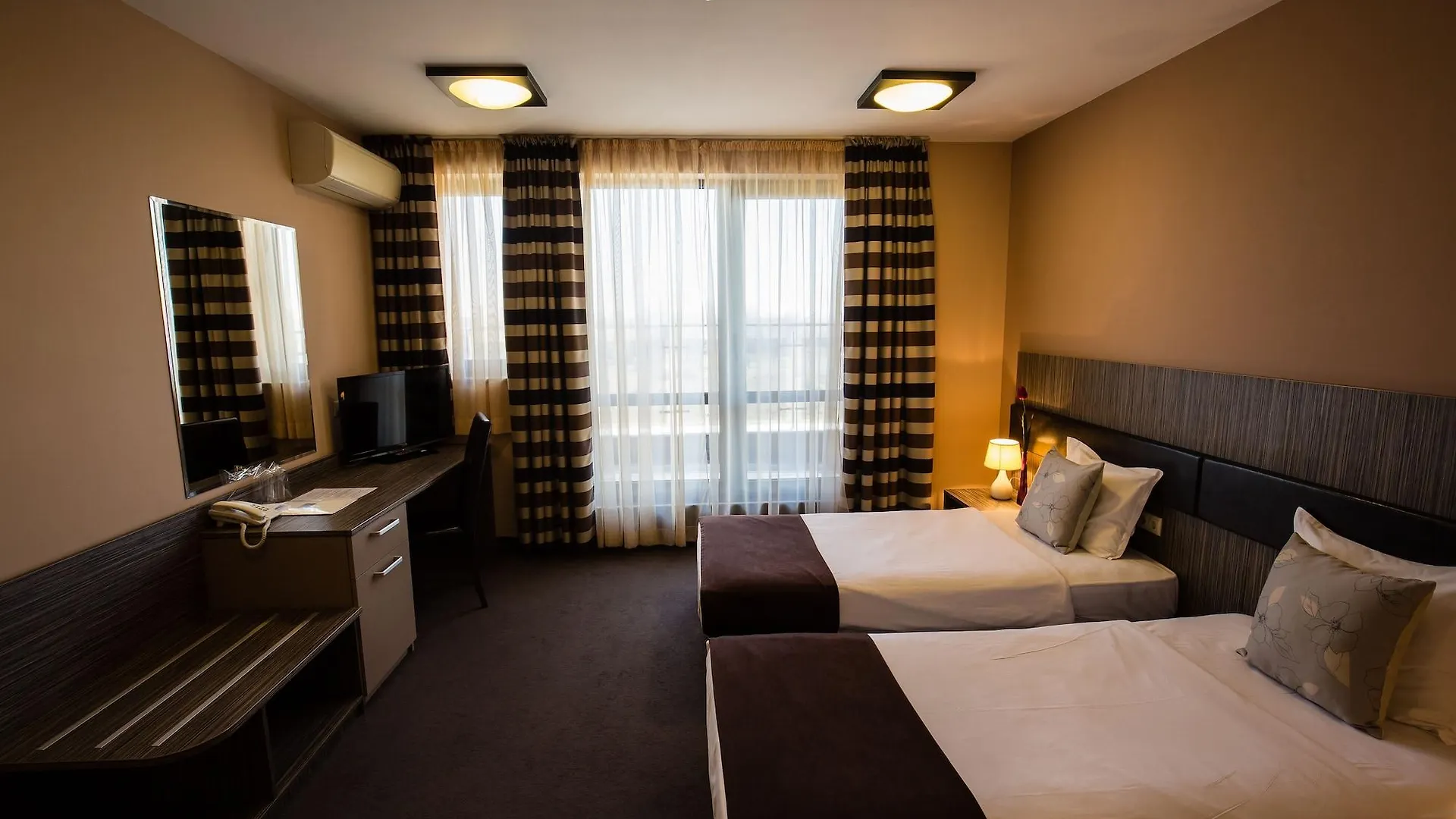 Plaza Hotel Plovdiv - Free Parking