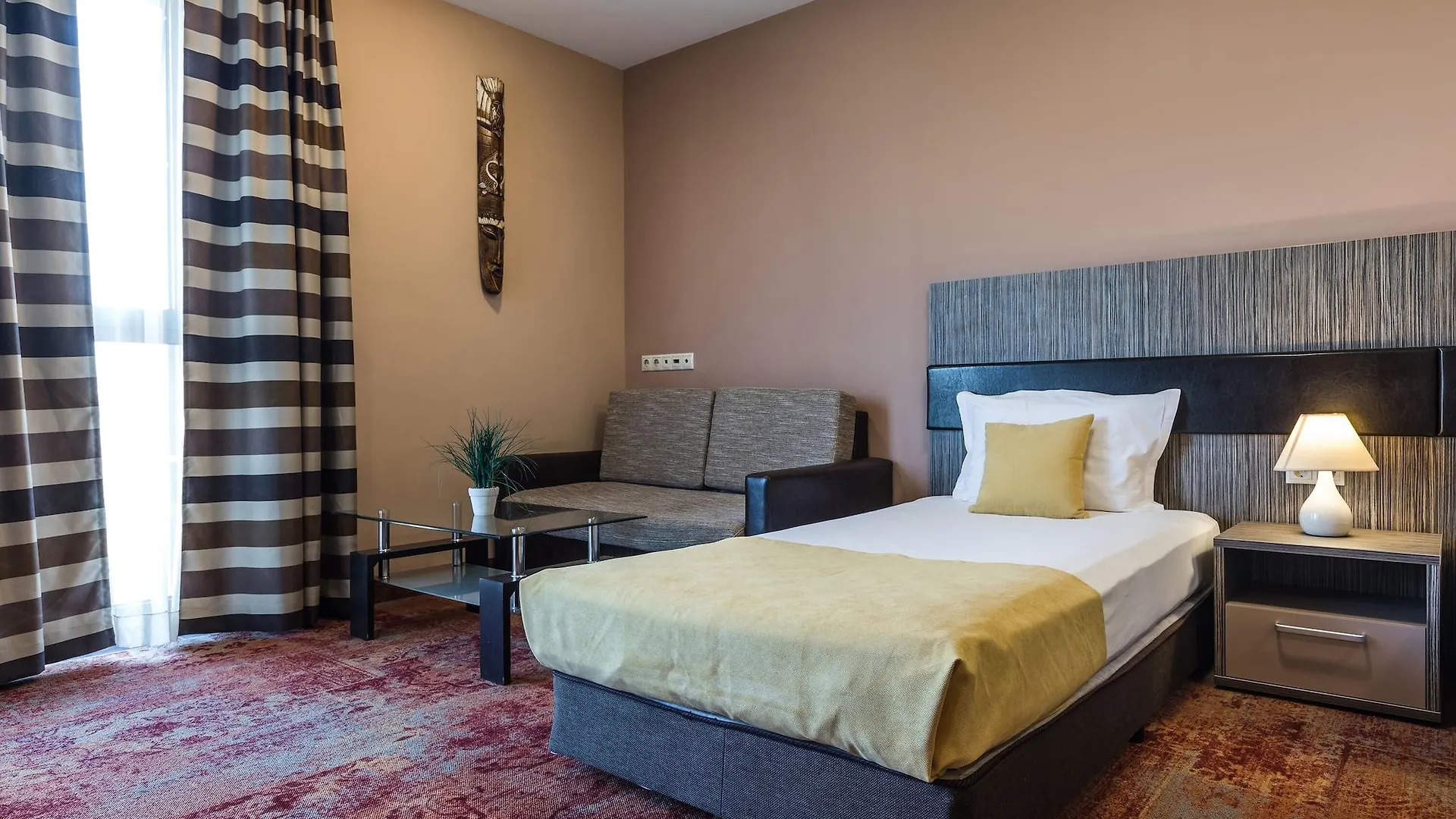 Plaza Hotel Plovdiv - Free Parking
