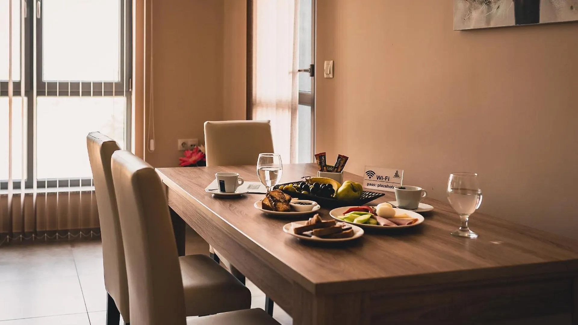 Plaza Hotel Plovdiv - Free Parking 3*,