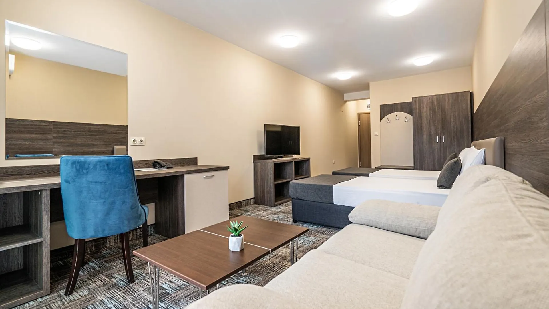 Plaza Hotel Plovdiv - Free Parking