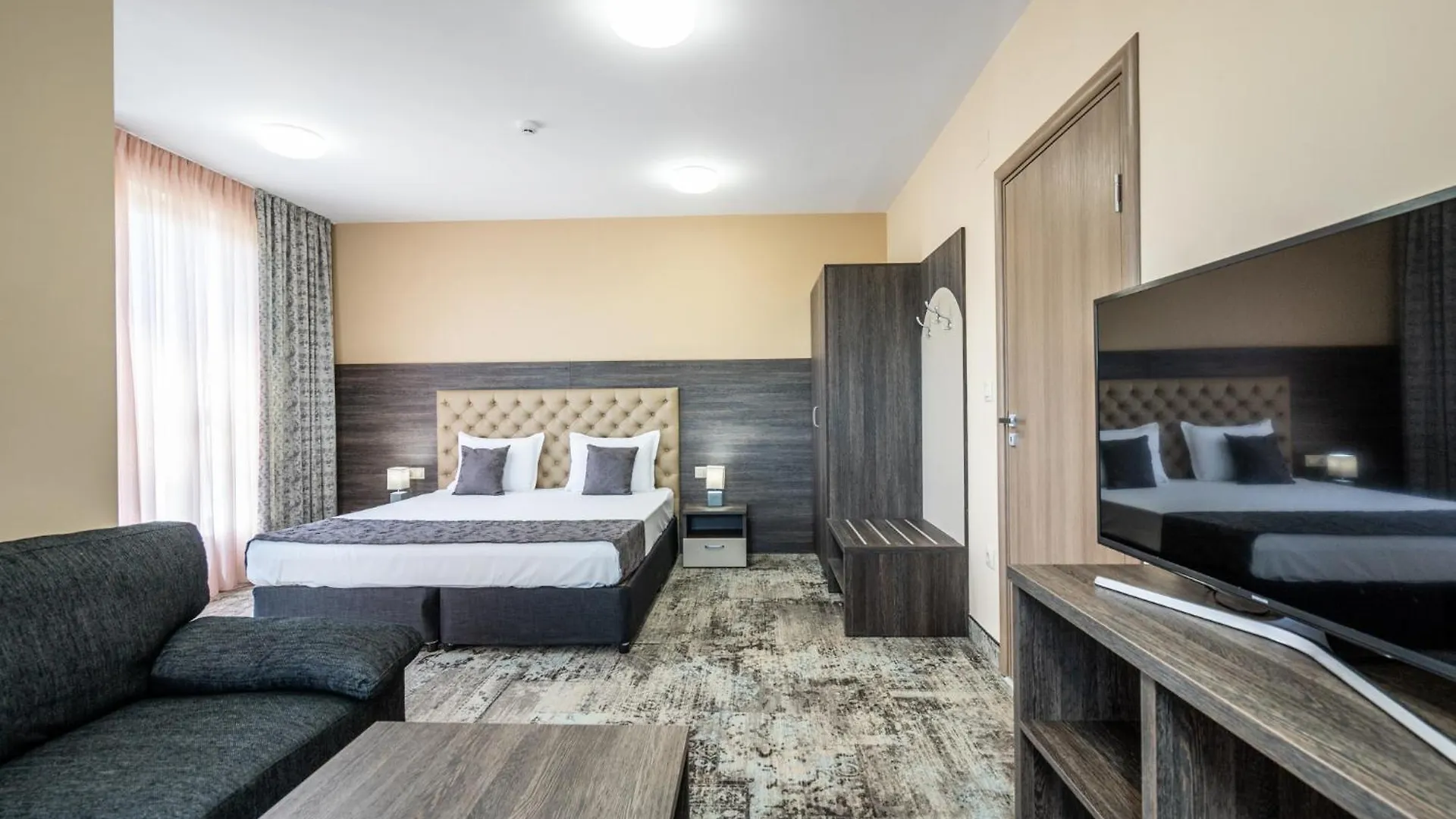 Plaza Hotel Plovdiv - Free Parking